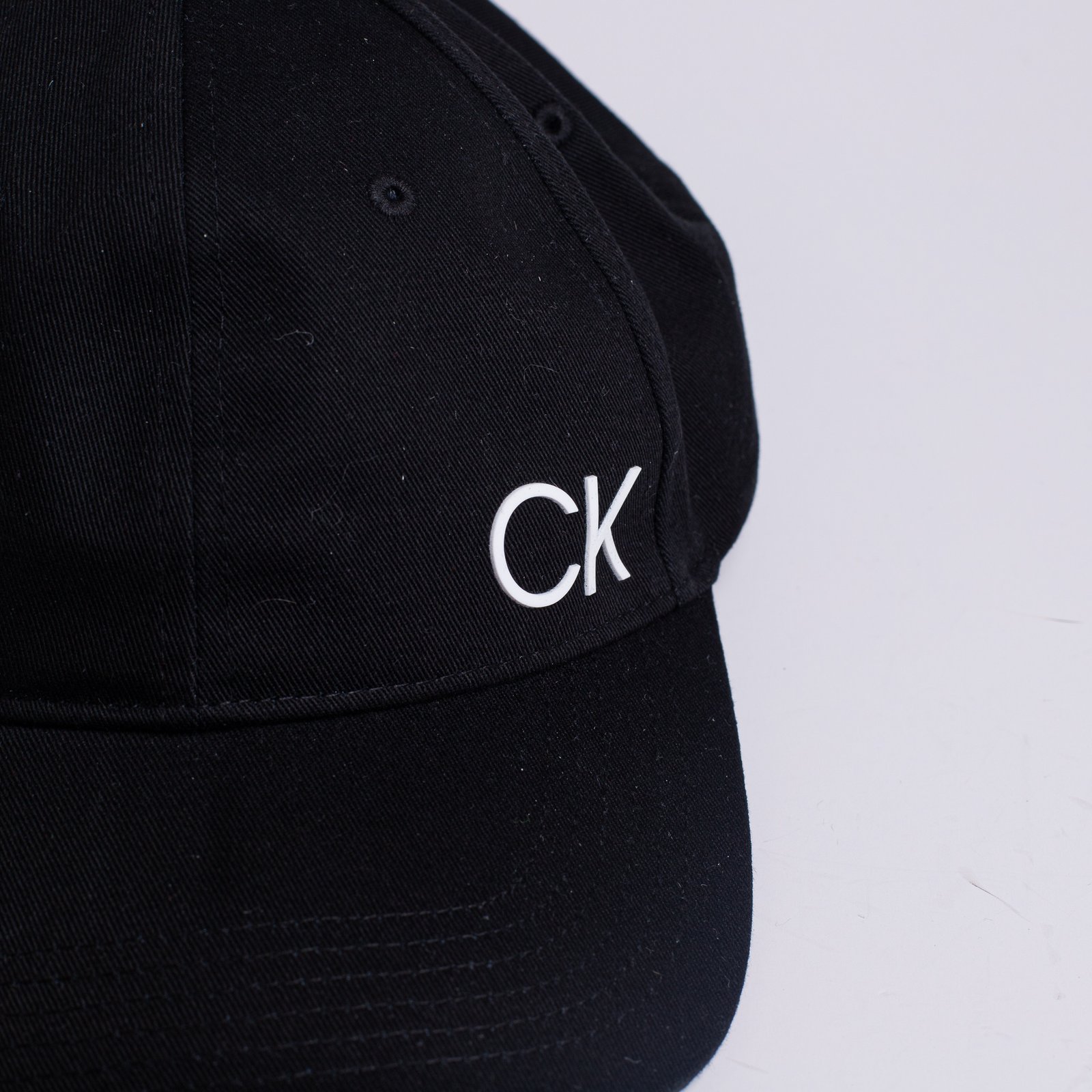 GORRA DE MUJER MARCA CALVIN KLEIN COLOR NEGRO